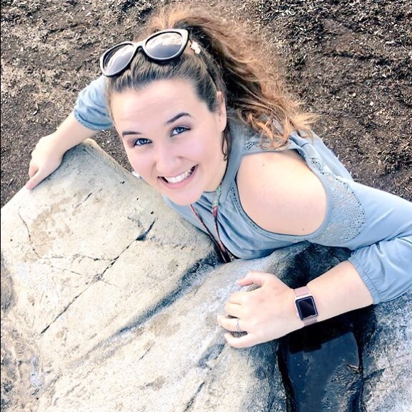 Meet your Posher, Taylor - Picture 3 of 5